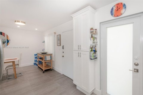 Купить кондоминиум в Майами, Флорида 2 спальни, 105.91м2, № 2089320 - фото 2