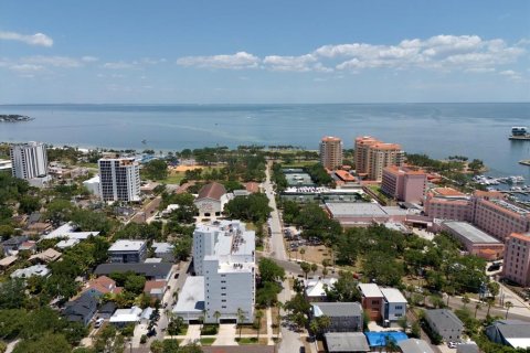 Купить кондоминиум в Сент-Питерсберг, Флорида 4 комнаты, 90.12м2, № 1670047 - фото 1
