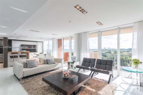 Condominio en Miami, Florida, 2 dormitorios  № 2032342
