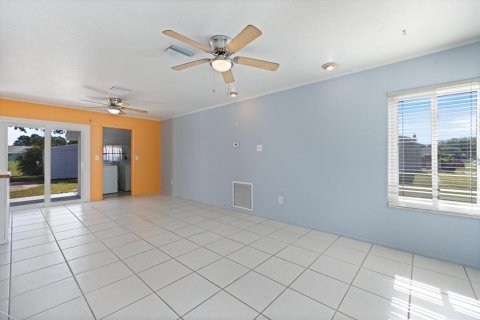 Villa ou maison à vendre à North Port, Floride: 2 chambres, 84.73 m2 № 2123637 - photo 13