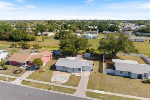 Villa ou maison à vendre à North Port, Floride: 2 chambres, 84.73 m2 № 2123637 - photo 2