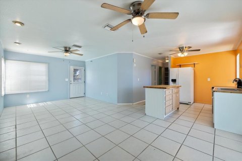 Villa ou maison à vendre à North Port, Floride: 2 chambres, 84.73 m2 № 2123637 - photo 12