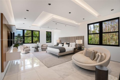 House in Miami, Florida 6 bedrooms, 588.44 sq.m. № 1936696 - photo 16