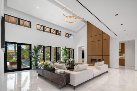 House in Miami, Florida 6 bedrooms, 588.44 sq.m. № 1936696 - photo 5
