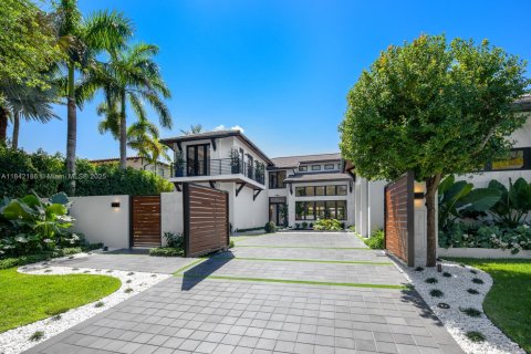House in Miami, Florida 6 bedrooms, 588.44 sq.m. № 1936696 - photo 27