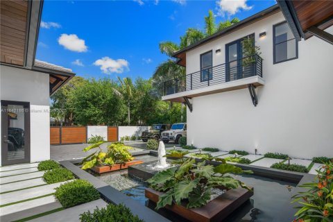 House in Miami, Florida 6 bedrooms, 588.44 sq.m. № 1936696 - photo 29