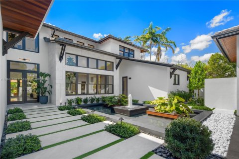 House in Miami, Florida 6 bedrooms, 588.44 sq.m. № 1936696 - photo 28