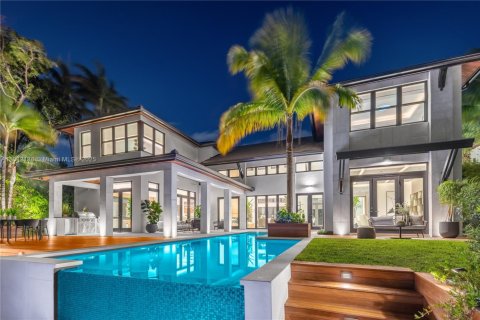 House in Miami, Florida 6 bedrooms, 588.44 sq.m. № 1936696 - photo 22