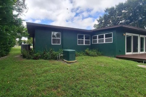 Villa ou maison à vendre à Deltona, Floride: 4 chambres, 163.51 m2 № 2394283 - photo 16