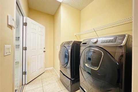 House in Orlando, Florida 4 bedrooms, 275.55 sq.m. № 1885896 - photo 27