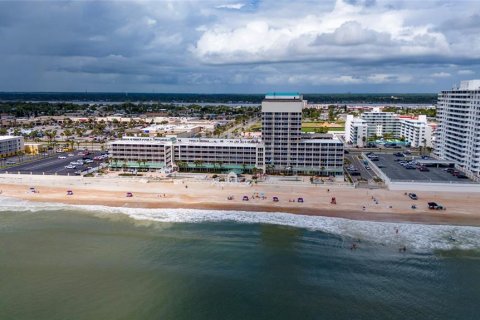 Condo in Daytona Beach, Florida, 1 bedroom № 2212495 - photo 7