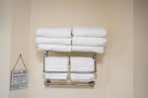 Condo in Daytona Beach, Florida, 1 bedroom № 2212495 - photo 17