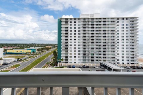 Condo in Daytona Beach, Florida, 1 bedroom № 2212495 - photo 23