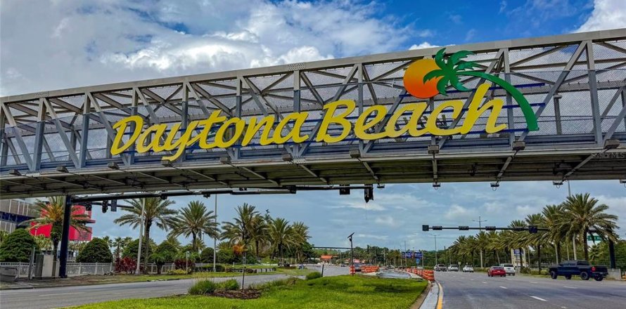 Condo in Daytona Beach, Florida, 1 bedroom № 2212495