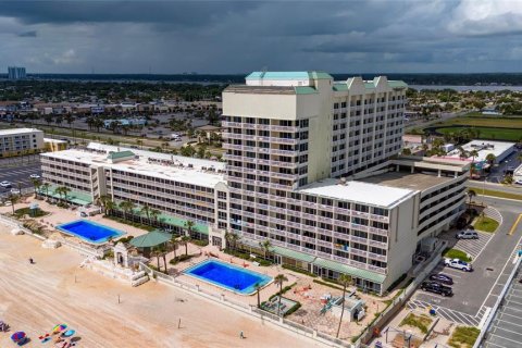 Condo in Daytona Beach, Florida, 1 bedroom № 2212495 - photo 10