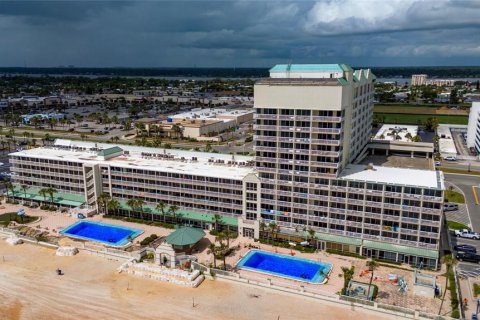 Condo in Daytona Beach, Florida, 1 bedroom № 2212495 - photo 9