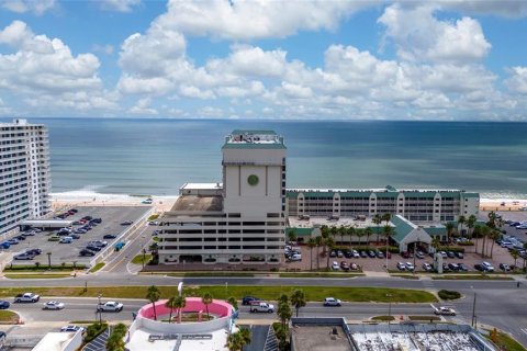 Condo in Daytona Beach, Florida, 1 bedroom № 2212495 - photo 3