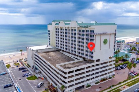 Condo in Daytona Beach, Florida, 1 bedroom № 2212495 - photo 5