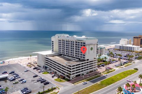 Condo in Daytona Beach, Florida, 1 bedroom № 2212495 - photo 2