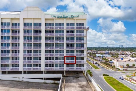 Condo in Daytona Beach, Florida, 1 bedroom № 2212495 - photo 11