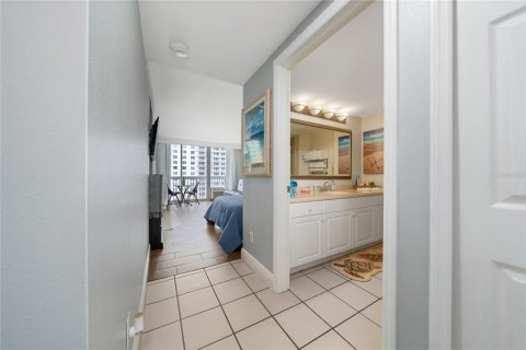 Condo in Daytona Beach, Florida, 1 bedroom № 2212495 - photo 12