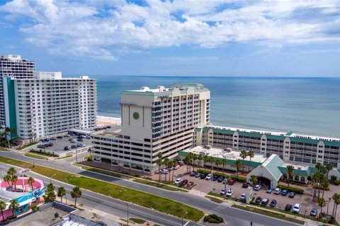 Condo in Daytona Beach, Florida, 1 bedroom № 2212495 - photo 4