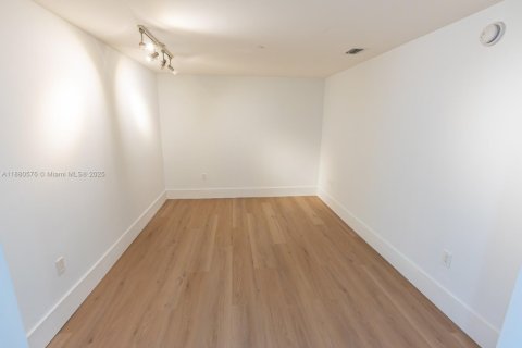 Снять в аренду кондоминиум в Майами, Флорида 2 спальни, 153.66м2, № 1922327 - фото 16