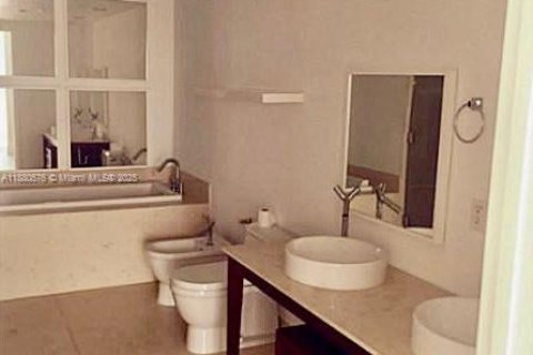 Снять в аренду кондоминиум в Майами, Флорида 2 спальни, 153.66м2, № 1922327 - фото 12