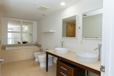 Снять в аренду кондоминиум в Майами, Флорида 2 спальни, 153.66м2, № 1922327 - фото 18