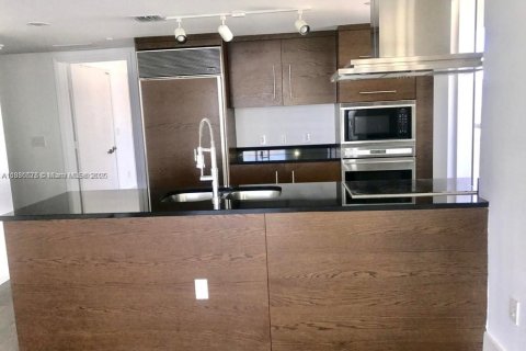 Снять в аренду кондоминиум в Майами, Флорида 2 спальни, 153.66м2, № 1922327 - фото 7