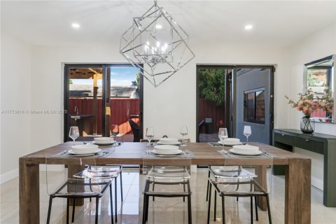Casa en alquiler en Miami, Florida, 4 dormitorios, 192.59 m2 № 1938091 - foto 15