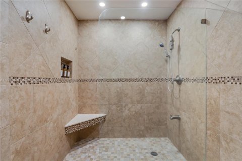 Casa en alquiler en Miami, Florida, 4 dormitorios, 192.59 m2 № 1938091 - foto 21