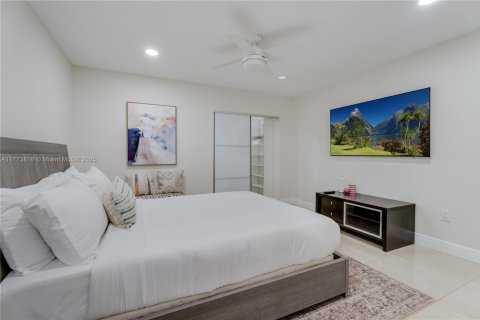 Casa en alquiler en Miami, Florida, 4 dormitorios, 192.59 m2 № 1938091 - foto 19