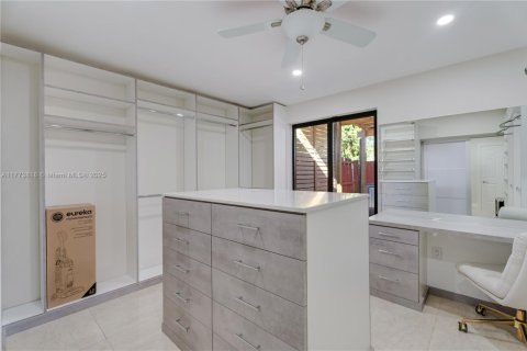 Casa en alquiler en Miami, Florida, 4 dormitorios, 192.59 m2 № 1938091 - foto 22