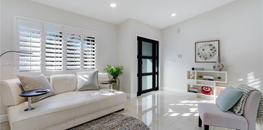 Casa en Miami, Florida 4 dormitorios, 192.59 m2 № 1938091