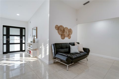 Casa en alquiler en Miami, Florida, 4 dormitorios, 192.59 m2 № 1938091 - foto 4