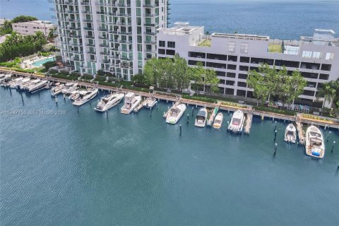 Condo in North Bay Village, Florida, 2 bedrooms № 1995022 - photo 24