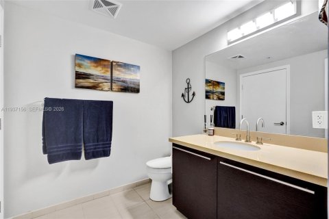 Condo in North Bay Village, Florida, 2 bedrooms № 1995022 - photo 30