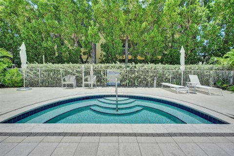 Condo in North Bay Village, Florida, 2 bedrooms № 1995022 - photo 8