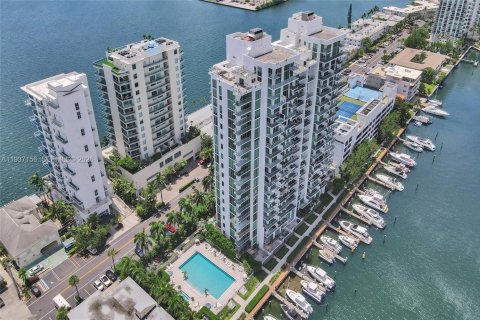 Condo in North Bay Village, Florida, 2 bedrooms № 1995022 - photo 25