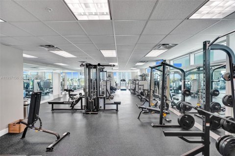 Condo in North Bay Village, Florida, 2 bedrooms № 1995022 - photo 7