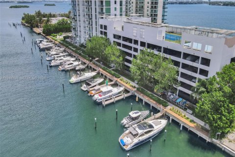 Condo in North Bay Village, Florida, 2 bedrooms № 1995022 - photo 17