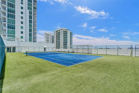 Condo in North Bay Village, Florida, 2 bedrooms № 1995022 - photo 13