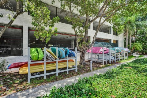 Condo in North Bay Village, Florida, 2 bedrooms № 1995022 - photo 10