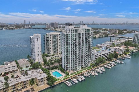 Condo in North Bay Village, Florida, 2 bedrooms № 1995022 - photo 21