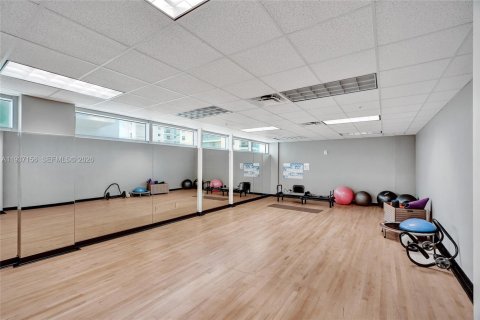 Condo in North Bay Village, Florida, 2 bedrooms № 1995022 - photo 28