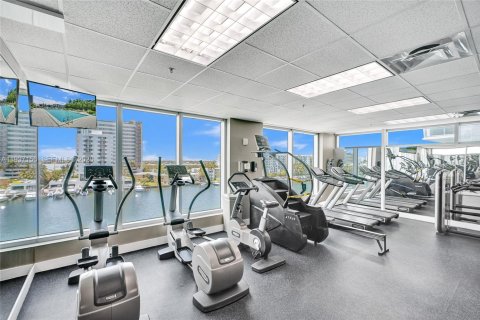 Condo in North Bay Village, Florida, 2 bedrooms № 1995022 - photo 4