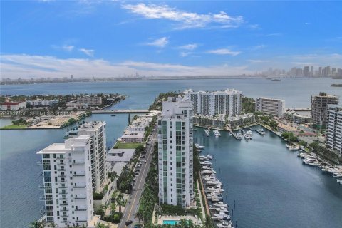 Condo in North Bay Village, Florida, 2 bedrooms № 1995022 - photo 19