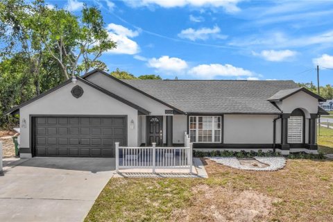 Villa ou maison à Deltona, Floride 3 chambres, 150.32 m2 № 2147868