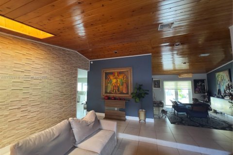 House in Miami, Florida 4 bedrooms, 178.74 sq.m. № 1861370 - photo 7